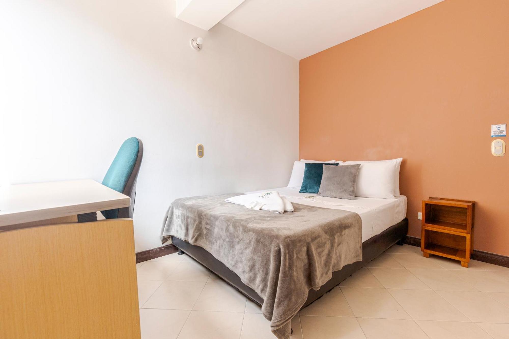 Poblado Guest House Medellín Habitación foto