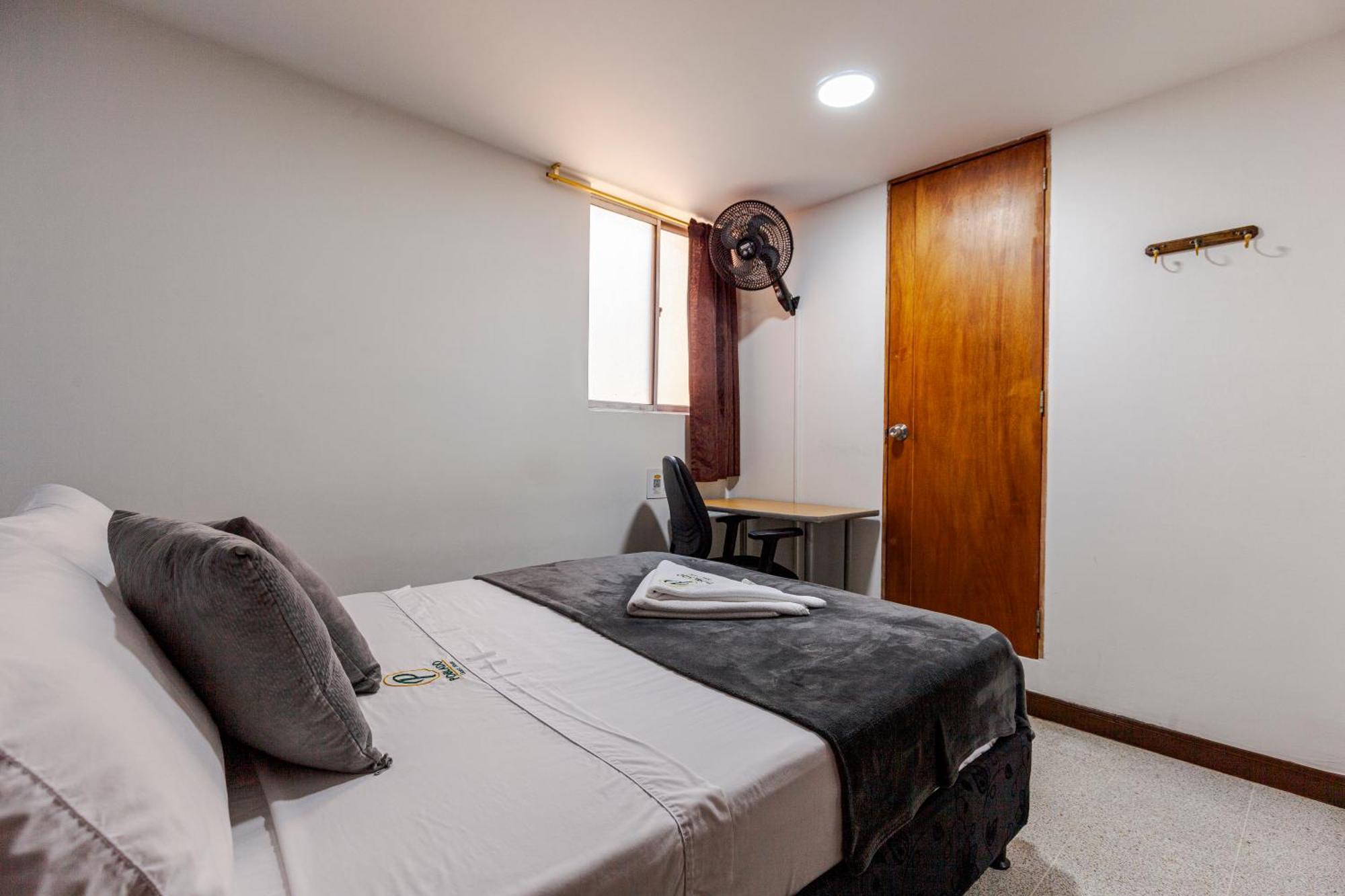 Poblado Guest House Medellín Habitación foto